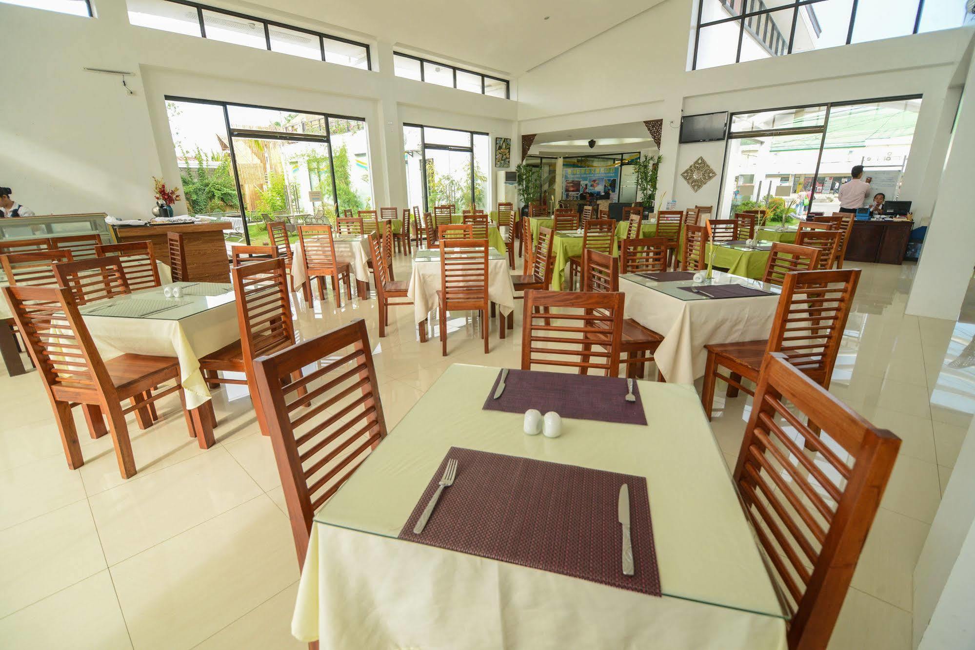 Hotel Discover Boracay 2*